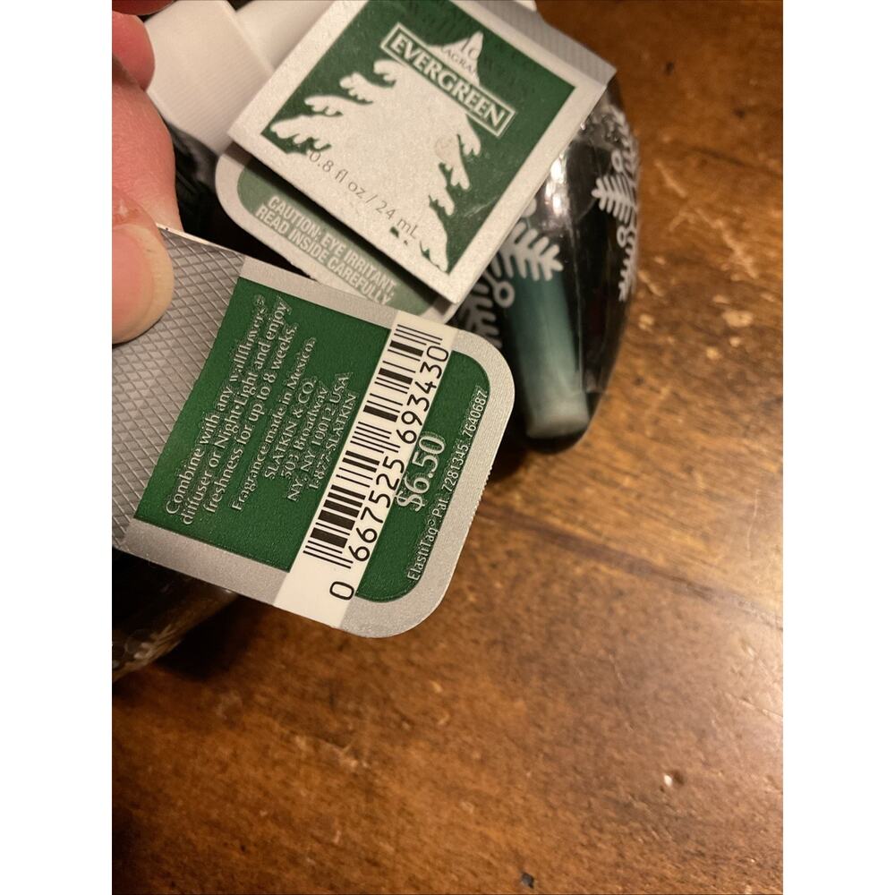 Bath & Body Works Evergreen Wallflowers Fragrance Refill Bulbs - Total 4 - Picture 3 of 3